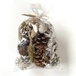 Winter scatter decoration YIDU, pine cones, dry twigs, brown-white-green, 250g