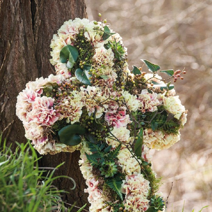 Floral foam crosses for arrangements