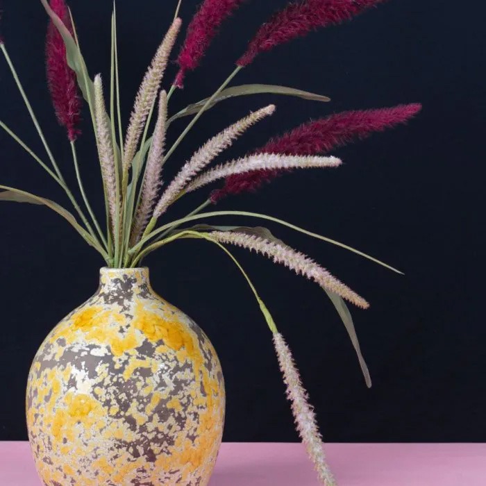 Decoration idea with fake grasses