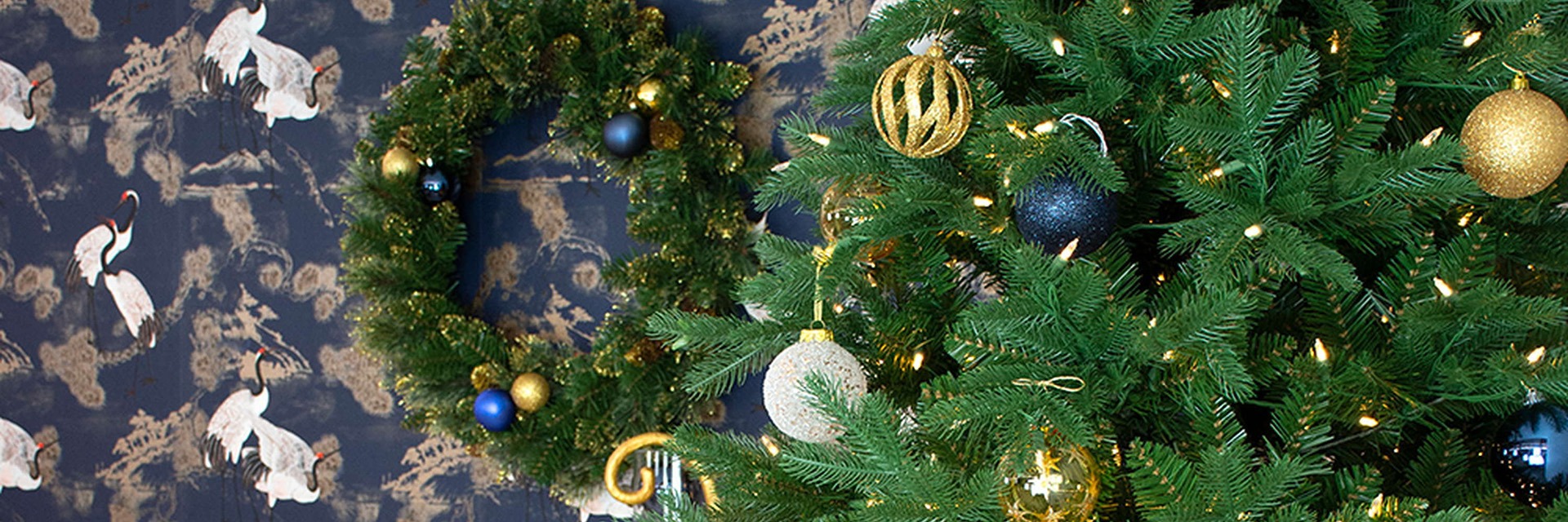Christmas tree decorations at artplants