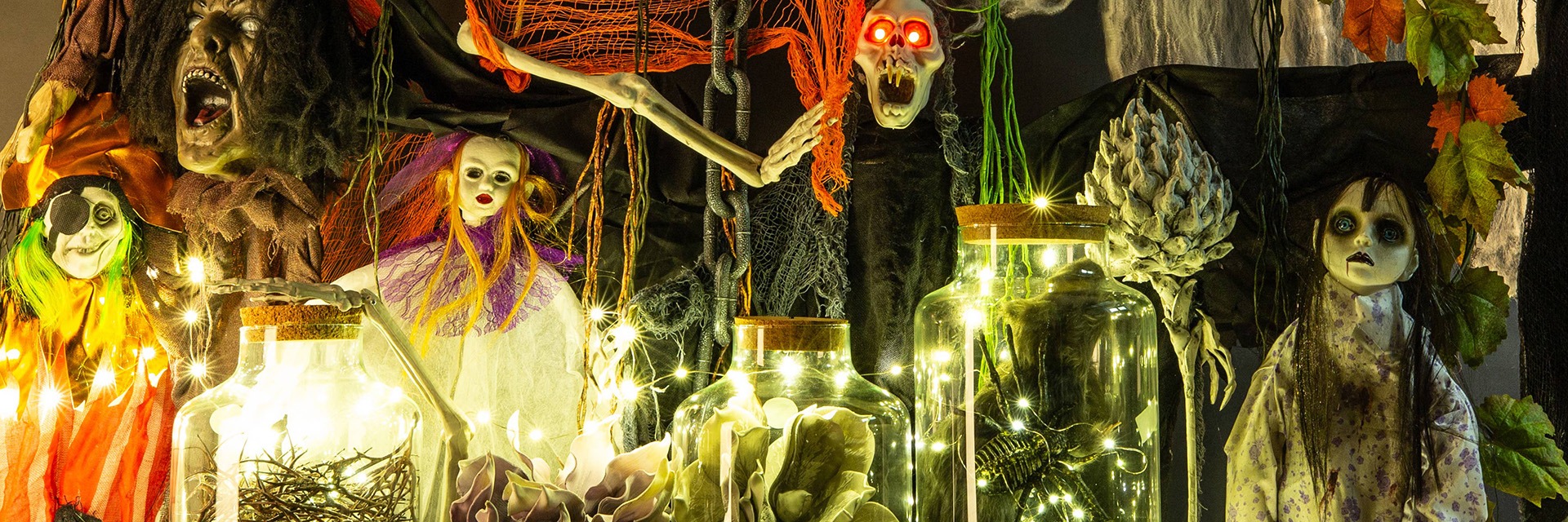 Spooky fun with horror decorations