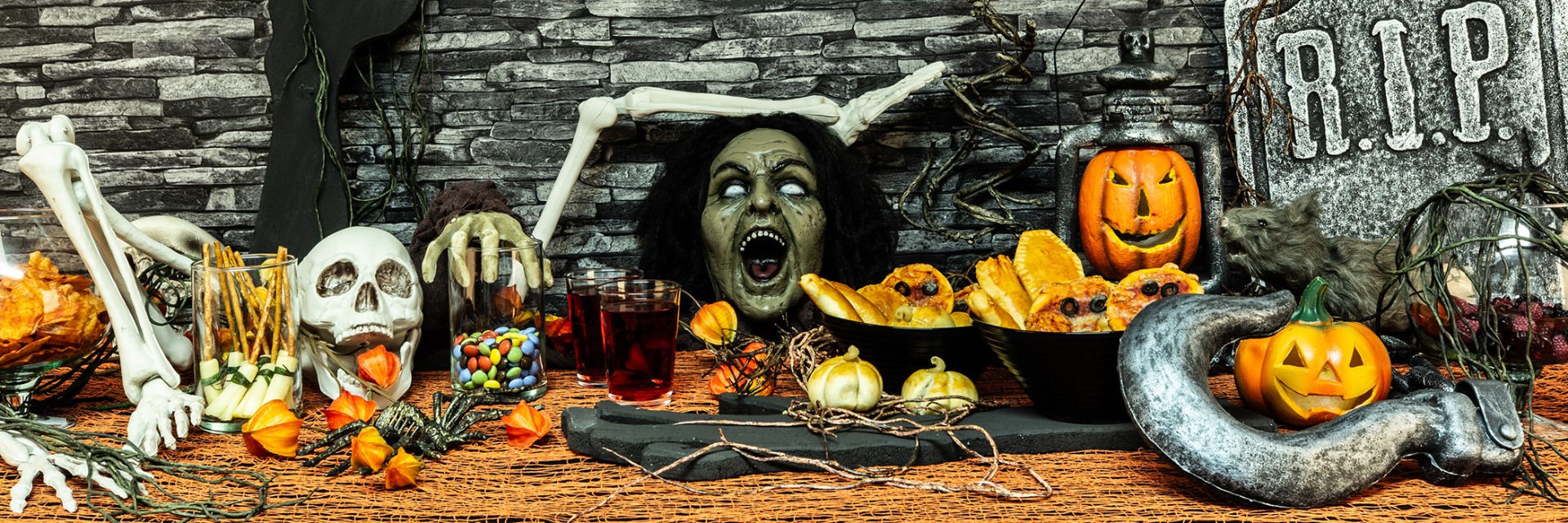 Everything for a spooky table