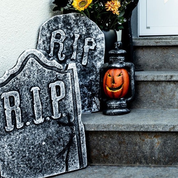 Halloween decor / accessories
