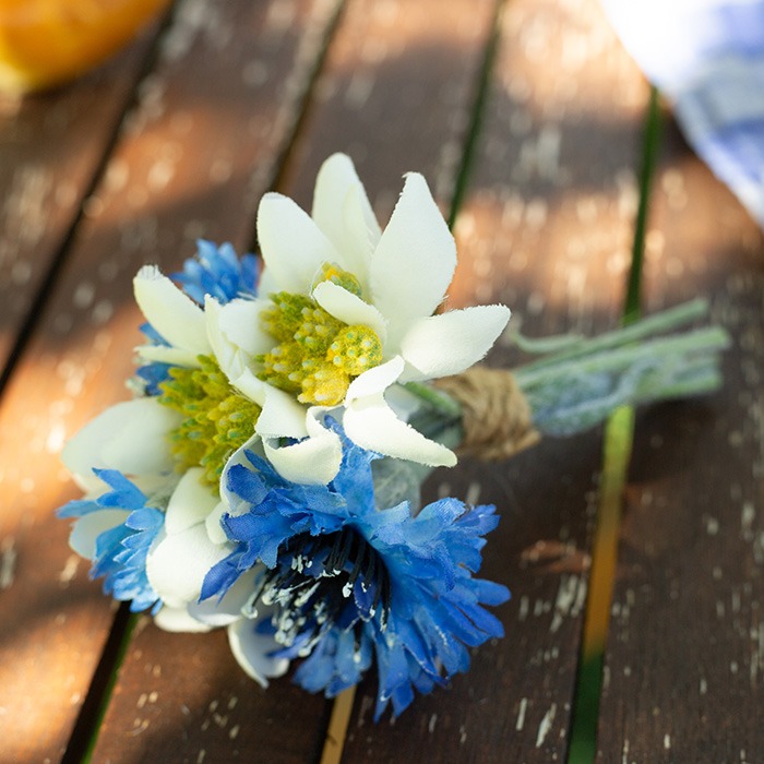 Blue / white artificial flowers