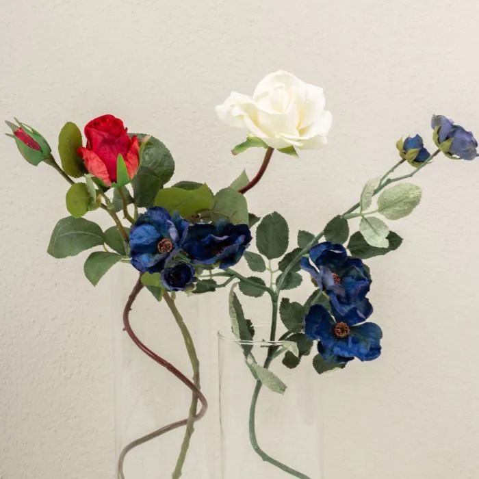 Decoration with roses