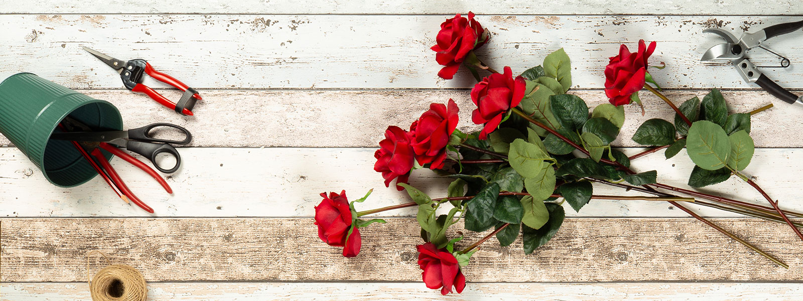 Individual bouquets of roses & arrangements