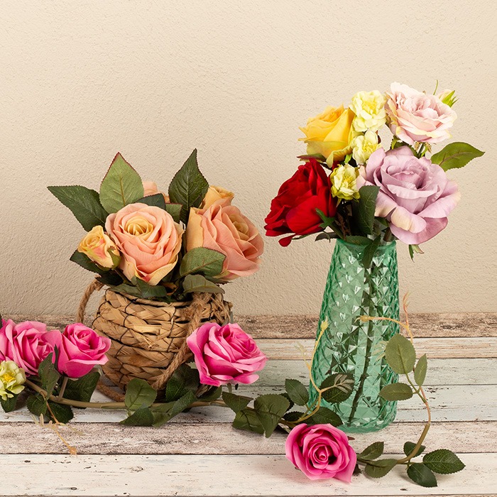 Table decorations with roses