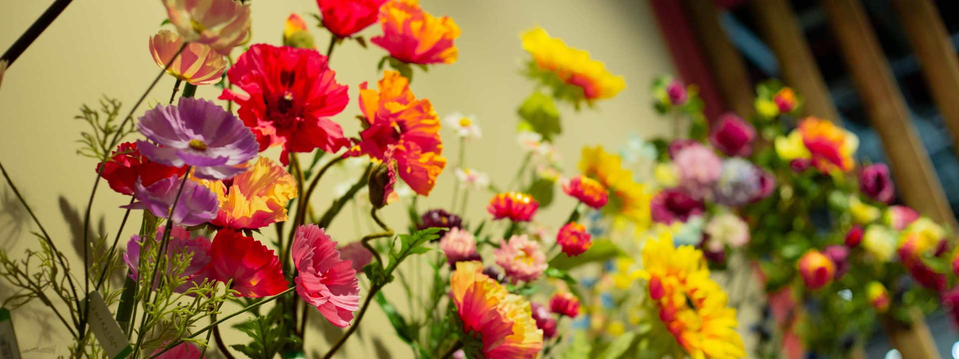 Artificial summer flowers like real ones